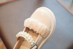 WDY260924-6 حذاء بناتي للأعياد والمناسبات مزين باللولو طبي ومريح