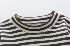 SSX220824-104 طقم 3 قطع ( بلوزة قطن + جكيت قطن + بنطلون جينز )